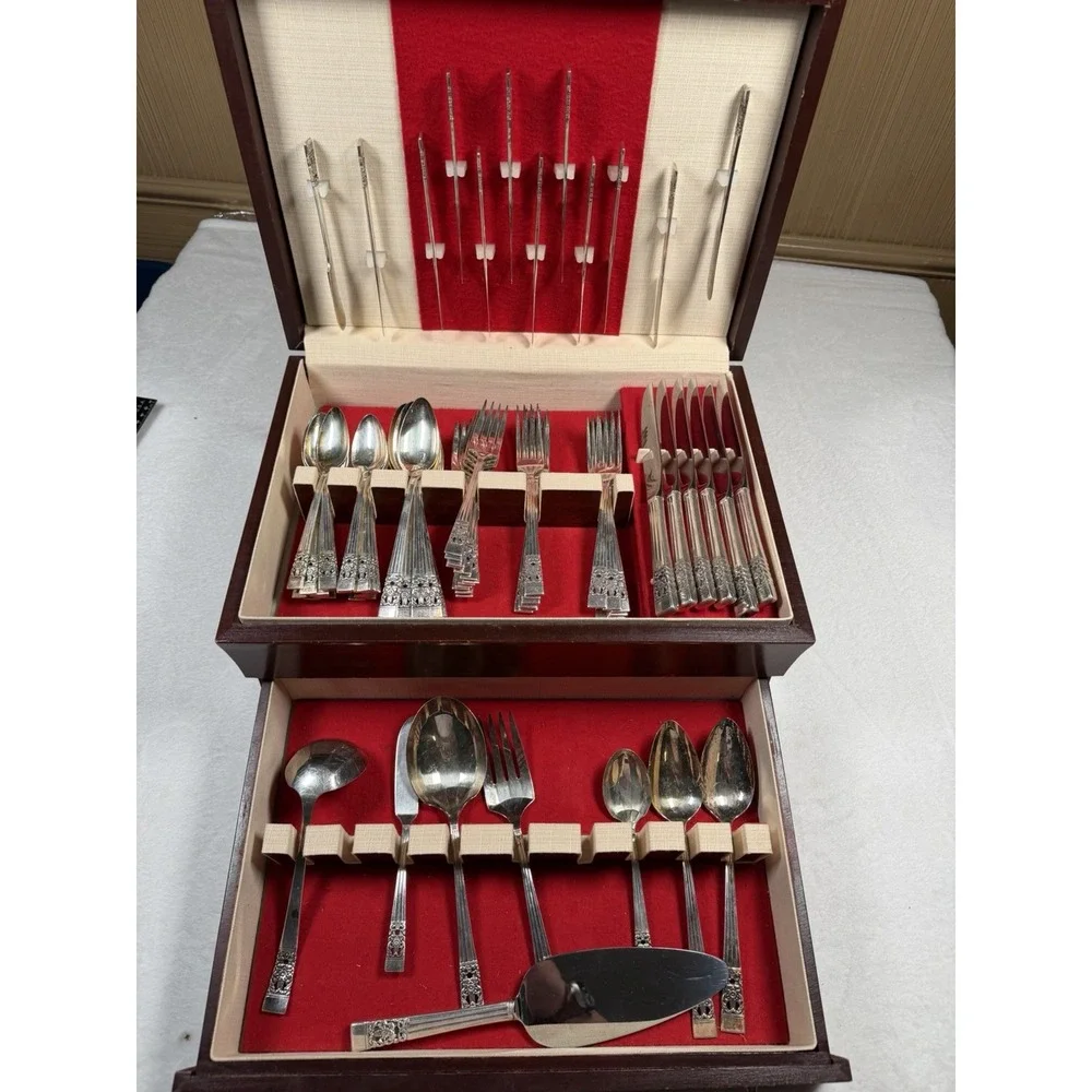 Oneida Community Morning Rose Silverplate Flatware 98 Piece Set with Chest